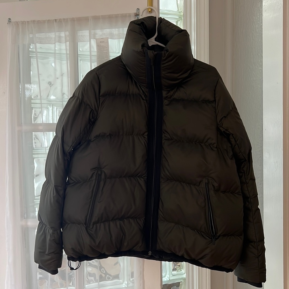 Used- like new short cloudscape lululemon jacket- olive green
